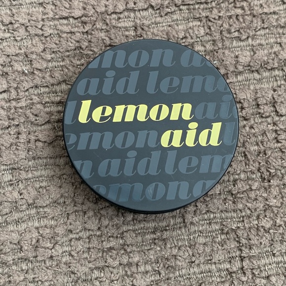 Benefit Lemon Aid Color Correcting Eyelid Primer - Picture 4 of 5